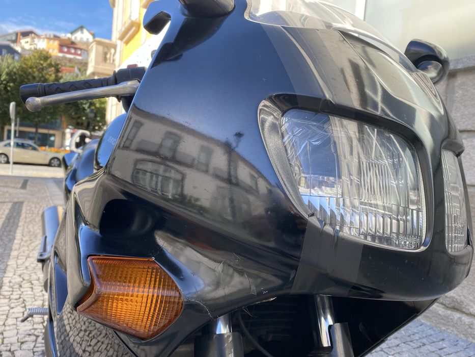 Honda VFR 750 F RC36