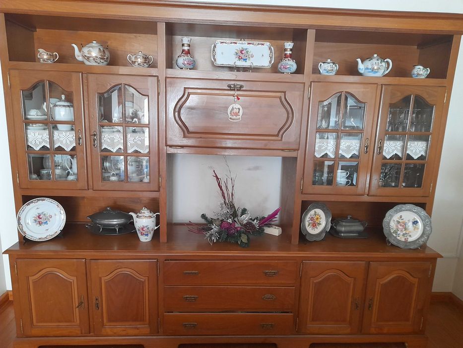 Móvel de tv e cristaleira