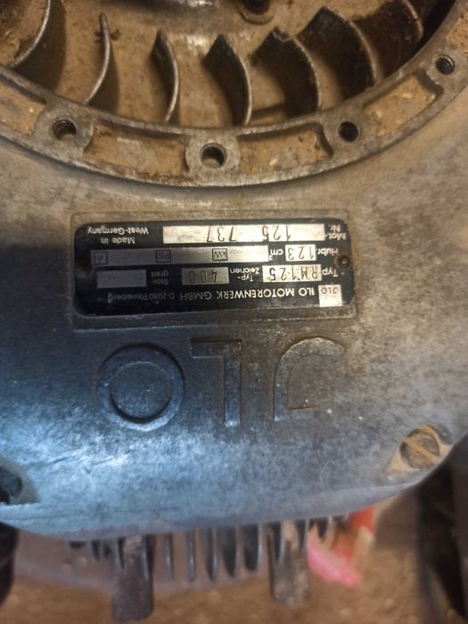 stara kosiarka z napędem