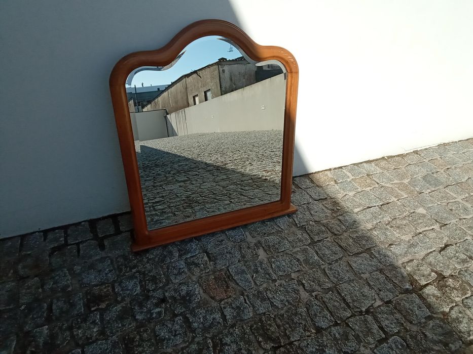 Espelho antigo em madeira