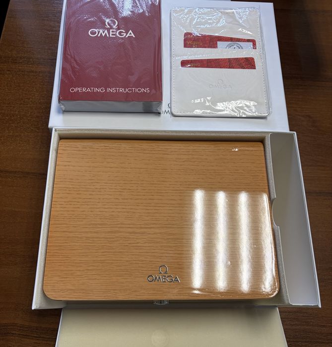 Продаж годинників Omega Speedmaster