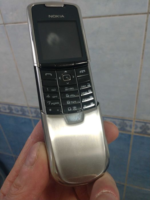 Nokia 8800 classic.