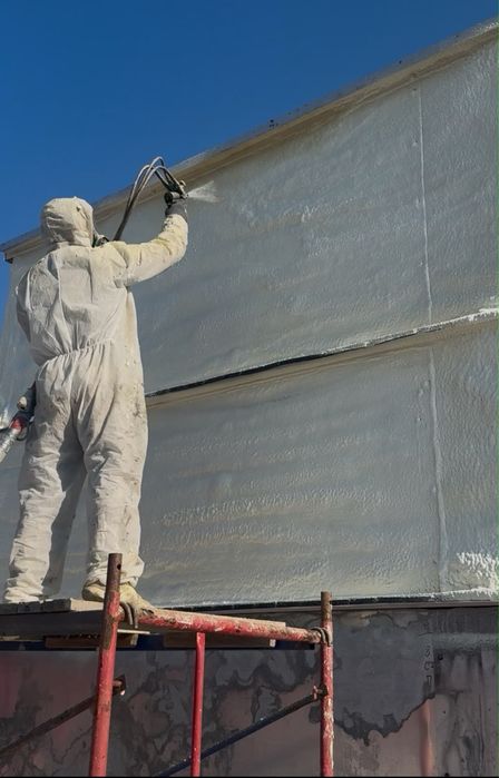 Утеплення ппу (піною) ангарів дахів складів мансард Пінополіуретан