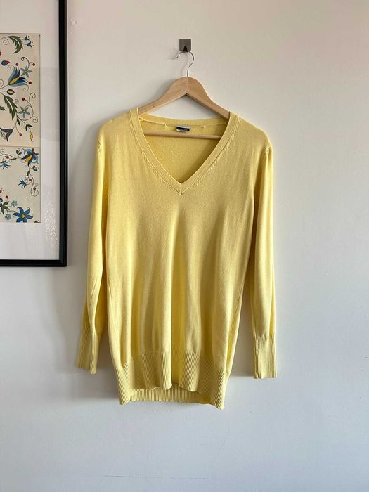 Sweter damski żółty bawełniany z dekoltem w serek Basic Line 42