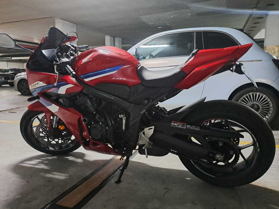 Honda CBR650R 2025 E-Cluth, 95hp, garantia até 05/2031, apenas 7.000km
