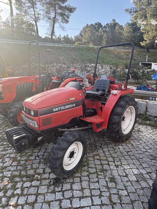 Trator Mitsubishi MT230D
