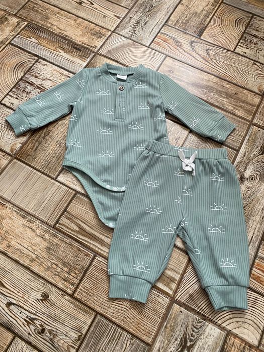 Костюмчик для хлопчика 0-3 місяці за два віддам 400