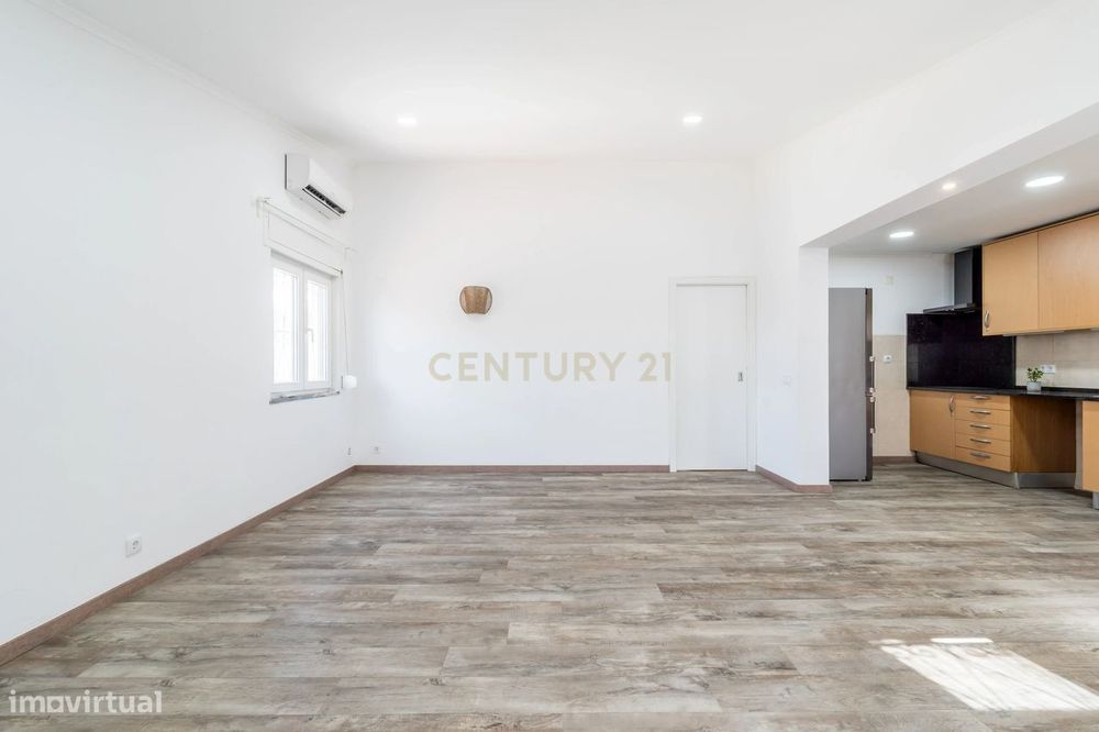T4 Duplex totalmente renovado no Bairro do Progresso – Silves