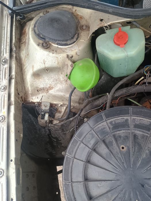 Audi 100 c3  1984р.в. 1.9 газ/бензин