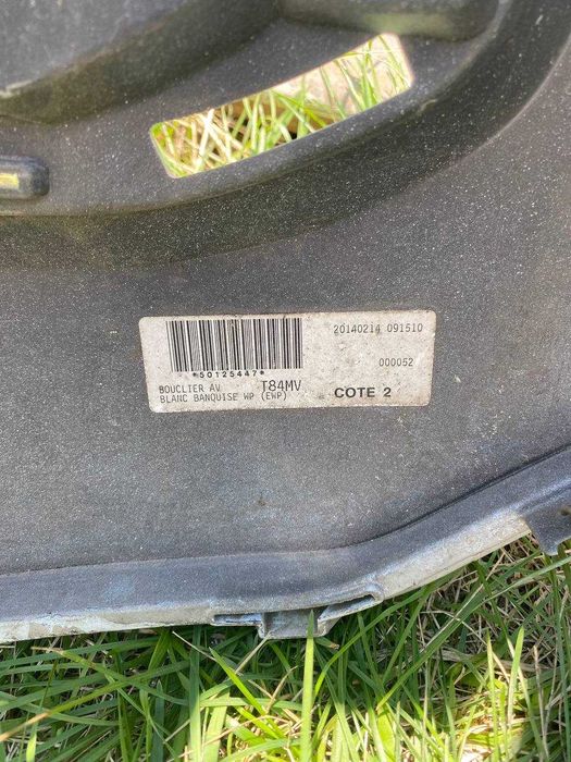 Бампер передній Peugeot 3008