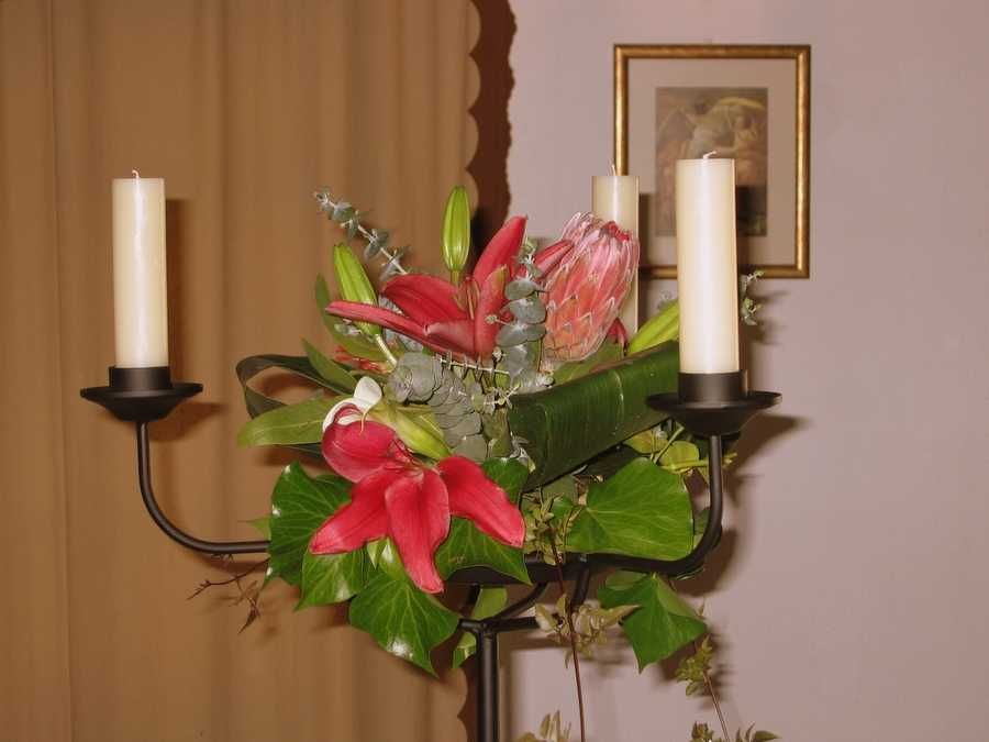 Candelabros decorativos em ferro forjado preto, muito elegantes