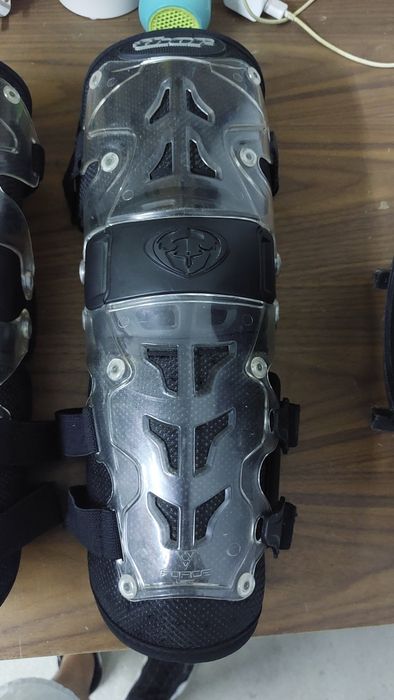 Joelheiras articuladas Enduro/Motocross