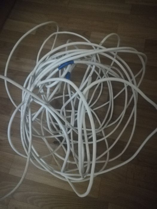 Кабель телевізійний,інтернет  приблизно 19,7 м