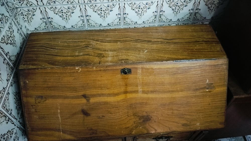 Secretaria antiga para restaurar em nadeira maciça com várias divisões