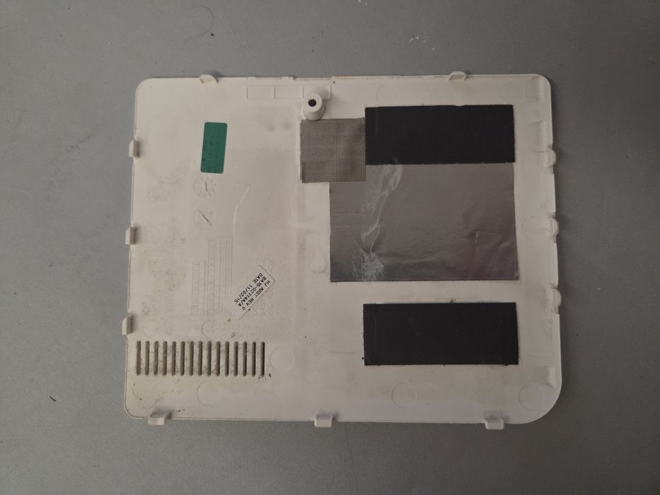 Sprzedam zaslepkę dolnej klapy do laptopa Samsung NP SF510