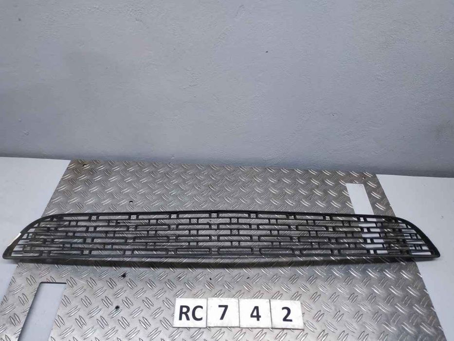 Chrysler Dodge Challenger 14- решітка бампера  RC0742 15LA124AA