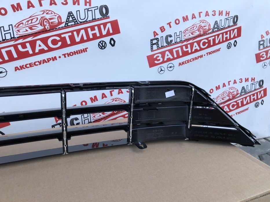 Решотка бампера Volkswagen Passat B8 R line USA 2016-