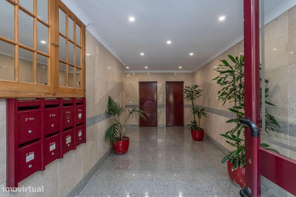 Apartamento T4 |  Parque dos Poetas l Terraço  com 50m2 e Box com  2 l