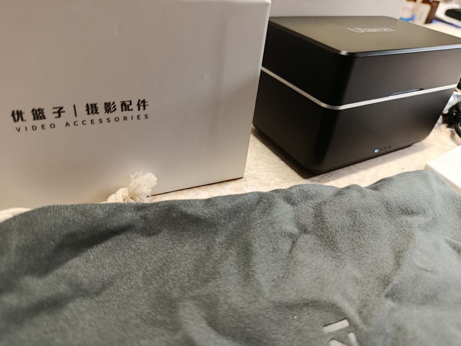 Бездротові мікрофони Ulanzi AM18 Pro. Петлічки мікрофони