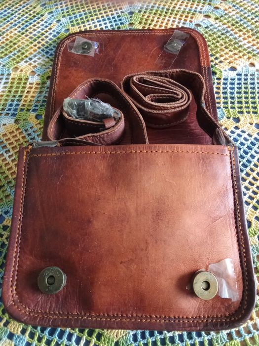 Vende se bolsas mediaval em pele.