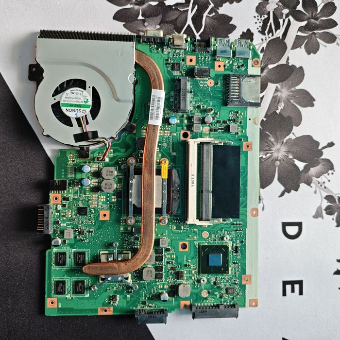 Лот материнских плат для ноутбуков HP, Asus, Lenovo