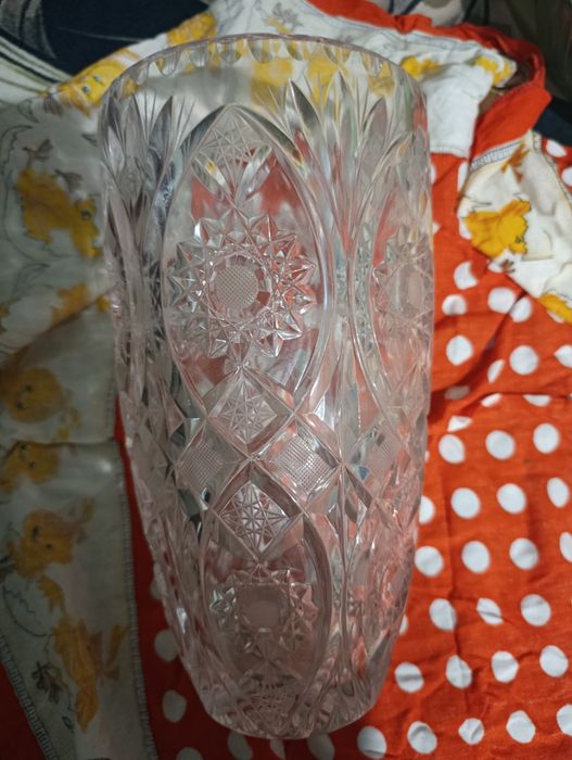 Продам вазу хрустальну.