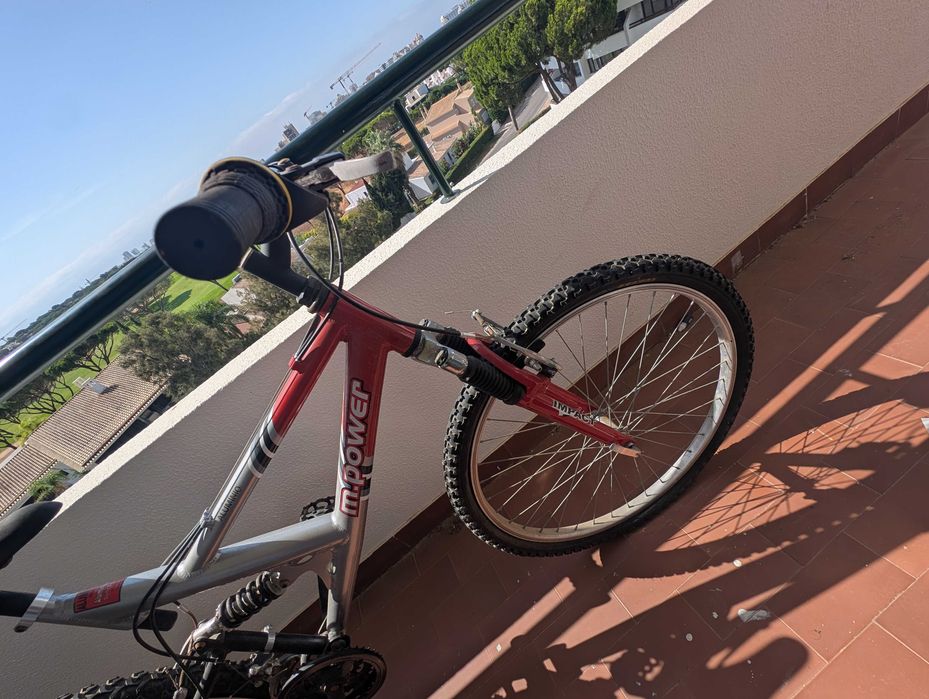 Bicicleta com amortecedor roda 26