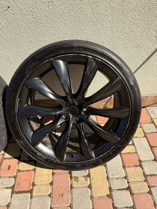 Колеса в зборі з датчиками тиску 5/120 R22 стояли на TESLA X