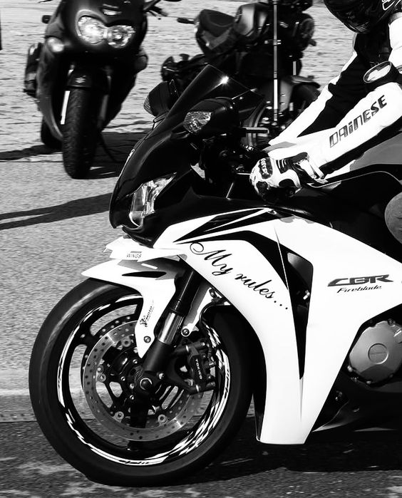 Honda cbr 1000 rr impecavel
