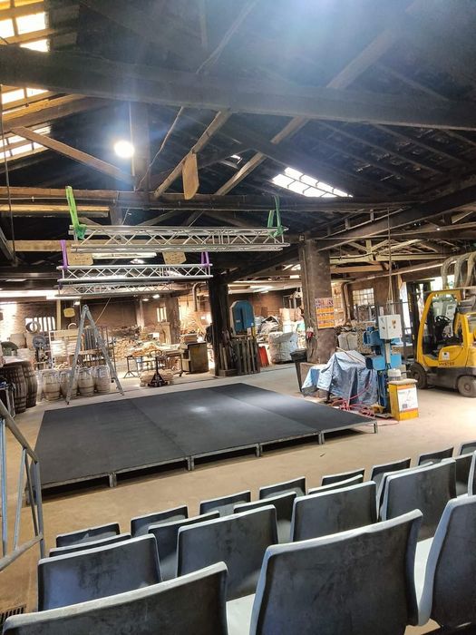 Estrado pista de dança-Bancadas-Passareles