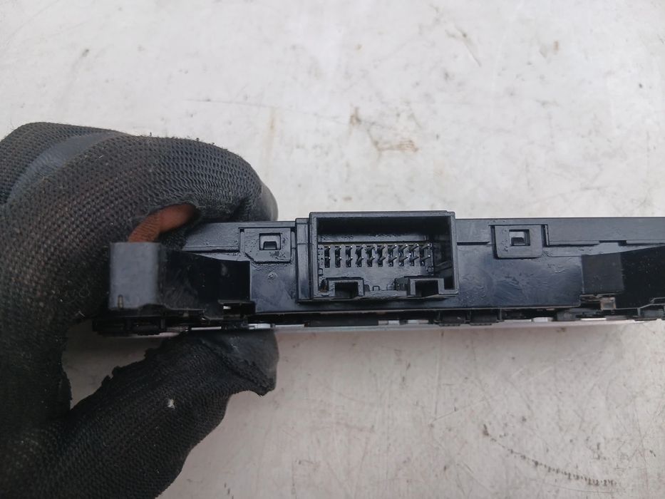Botão / interruptor 4 piscas AUDI Q3 (F3B)