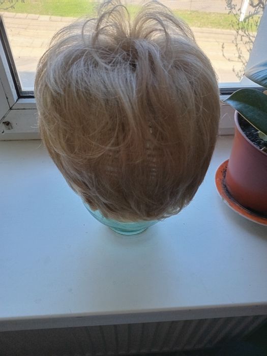 Продам 2 парика не дорого