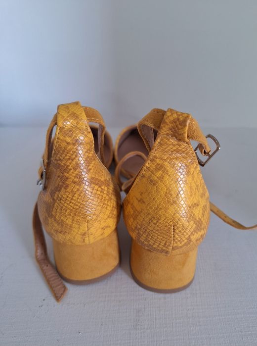 Sandálias de verão com salto