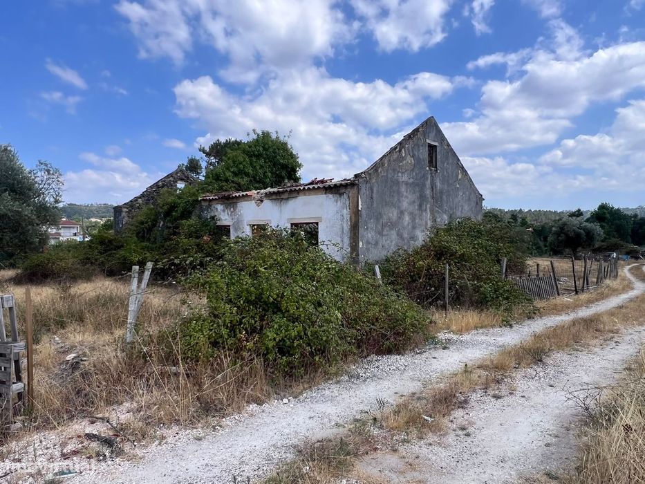 Vende-se Moradia á Entrada de Ourém- Grande Oportunidade