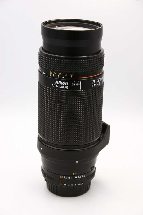 Nikon nikkor AF 75-300 4.5-5.6