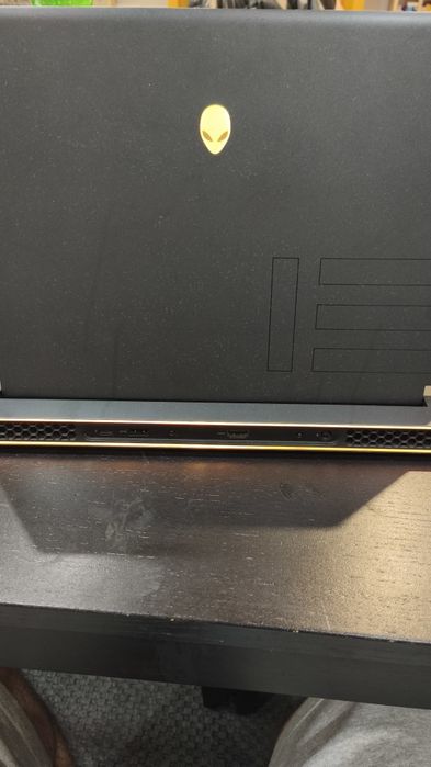 Alienware m15 R6 – i7-11800H | 16GB RAM | Windows 11