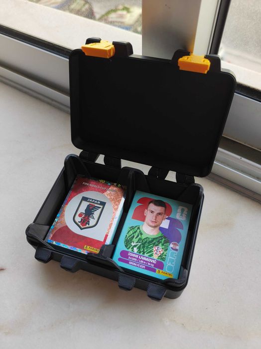 Conjunto com 2 caixas personalizadas para guardar os cromos do Mundial 2026 panini
