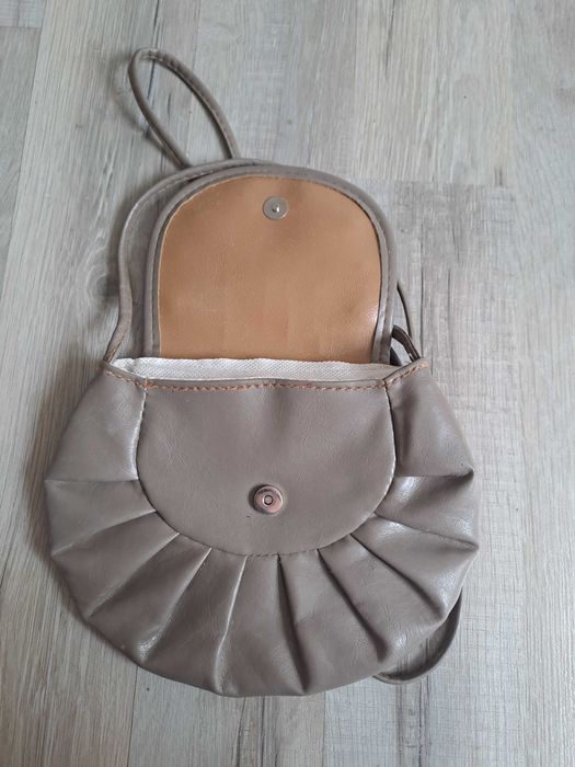 Mała torebka na pasku