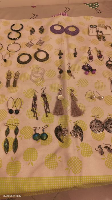 Brincos  girissimos, pregadeira de cabelo