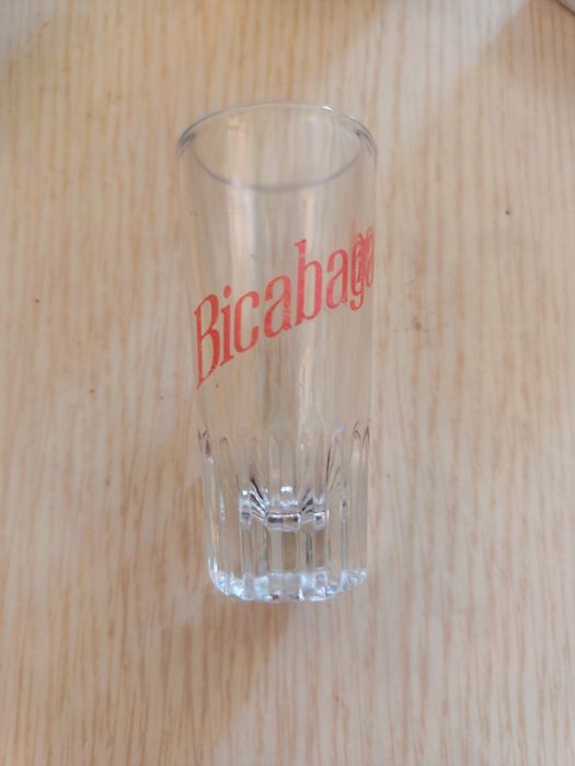 Copo de coleção "Bicabagaço" da adega Arrabidine.