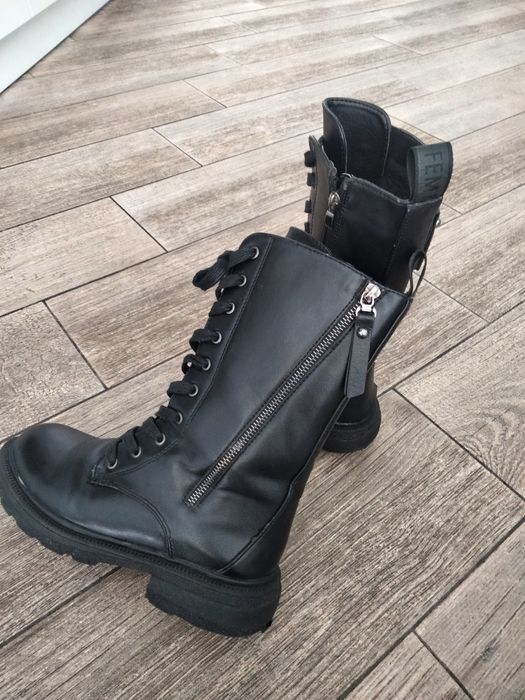 Черевики берци чорного кольору