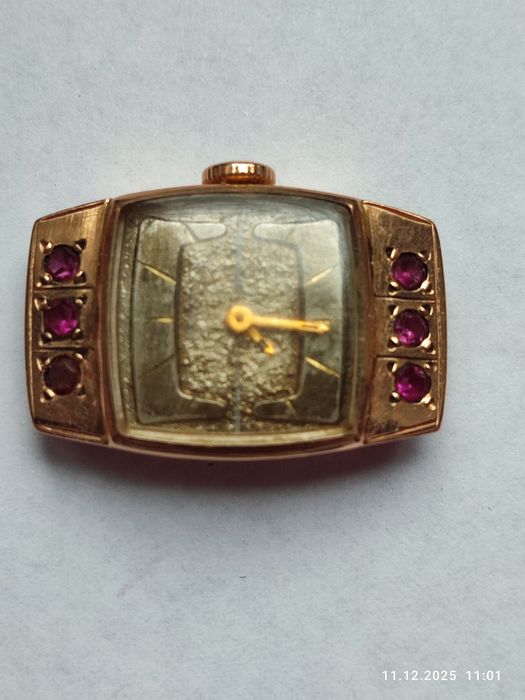 Золотые часы Наири с рубинами