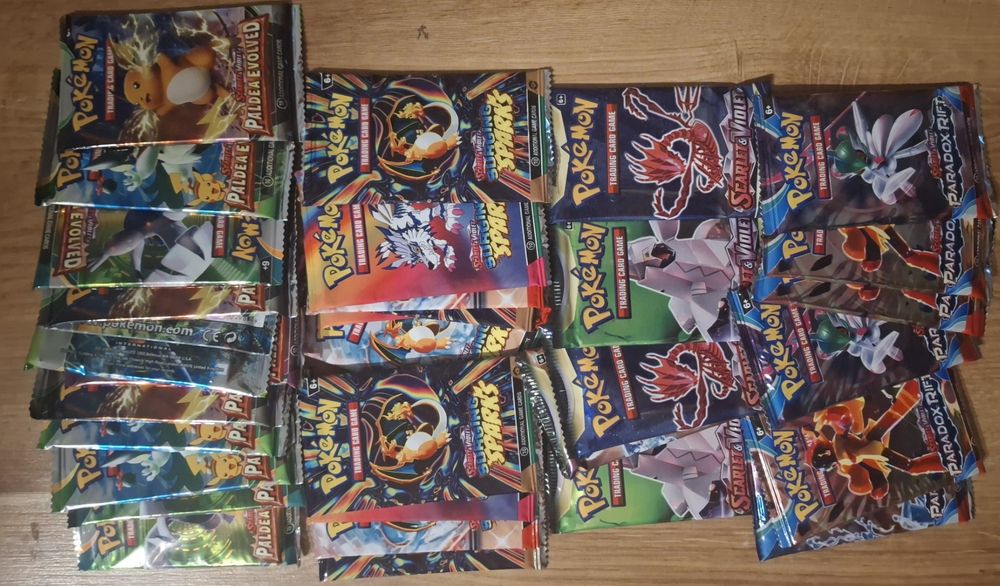 Klaser skórzany + karty pokemon