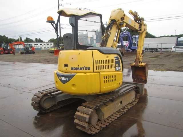 Экскаватор гуеничный Komatsu PC38UU-5