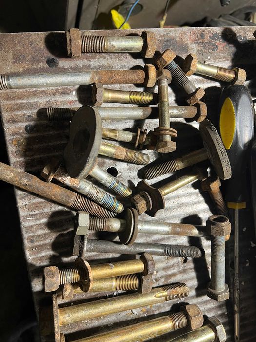 Болти кріплення ричагів анкерів BOSCH W124