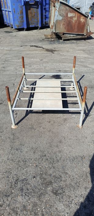 Stojak-podstawa pod mauzera-zbiornik 1000 l.