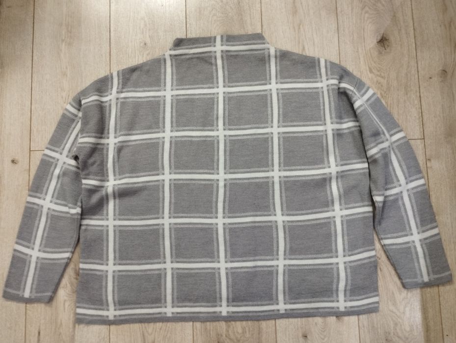 Luźny sweter damski