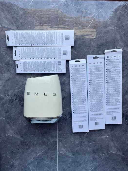 Bloco de Cozinha Smeg + 6 Facas Smeg Creme - Novas na Caixa