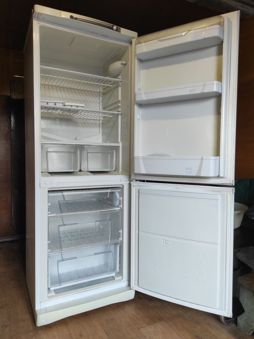 Холодильник  Indesit
