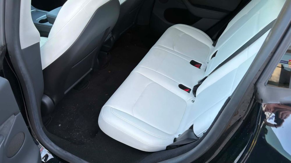 Tesla Model Y — fotografia 10